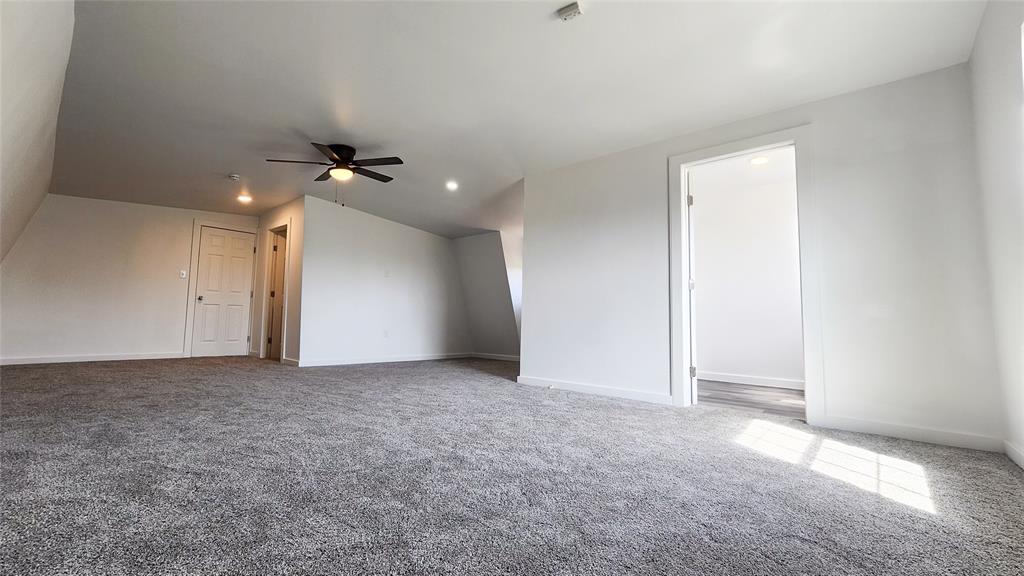 401 East Pierce Street Winters, TX 79567 - Photo 19 of 25 an empty room with a ceiling fan and a window