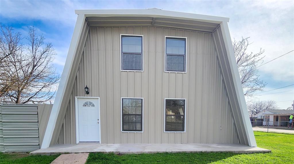 401 East Pierce Street Winters, TX 79567 - Photo 3 of 25 a view of front door of house