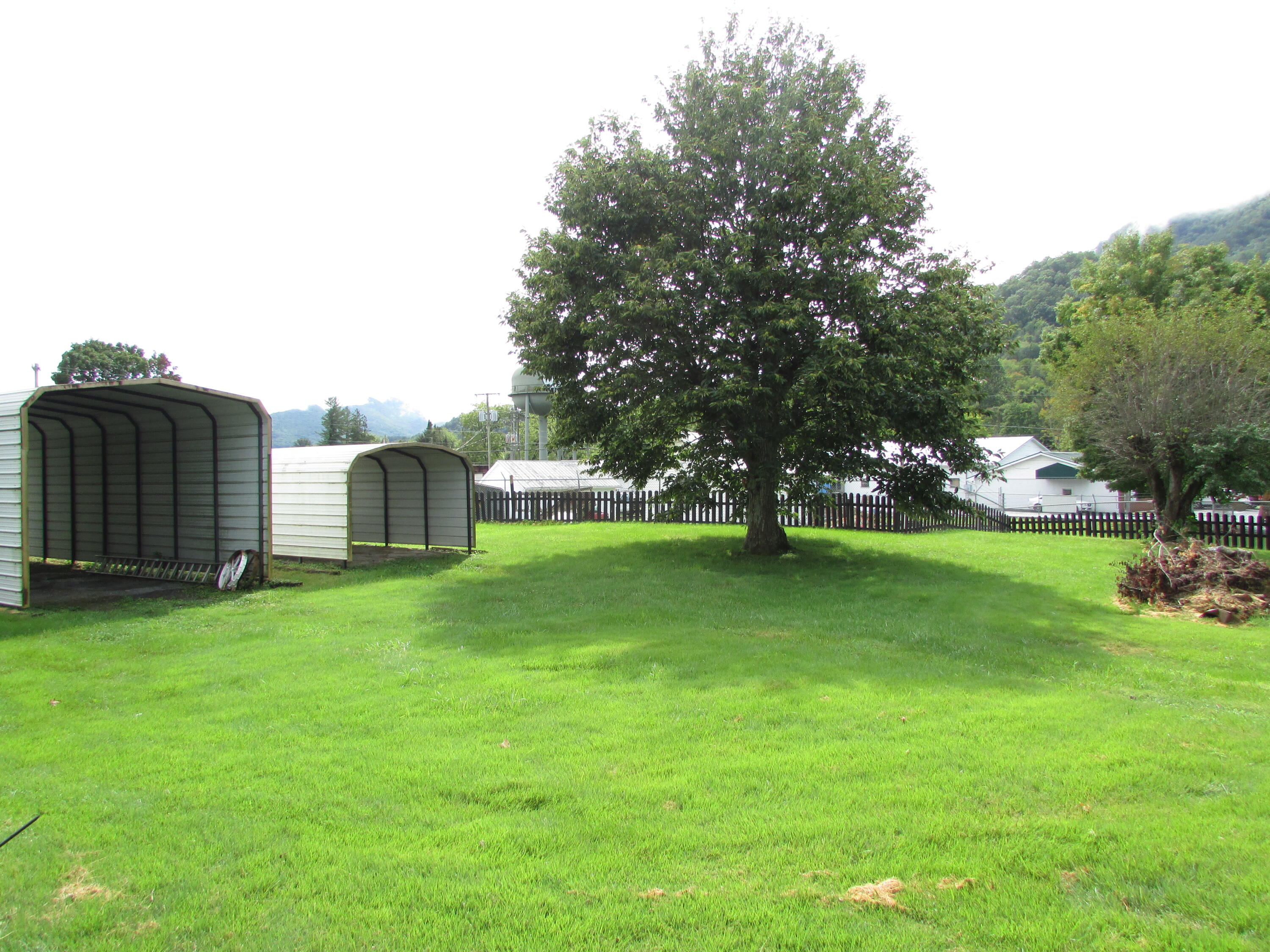 502 1st Avenue Hampton, TN 37658 - Photo 5 of 71 First Ave Hampton TN 37658 (27)