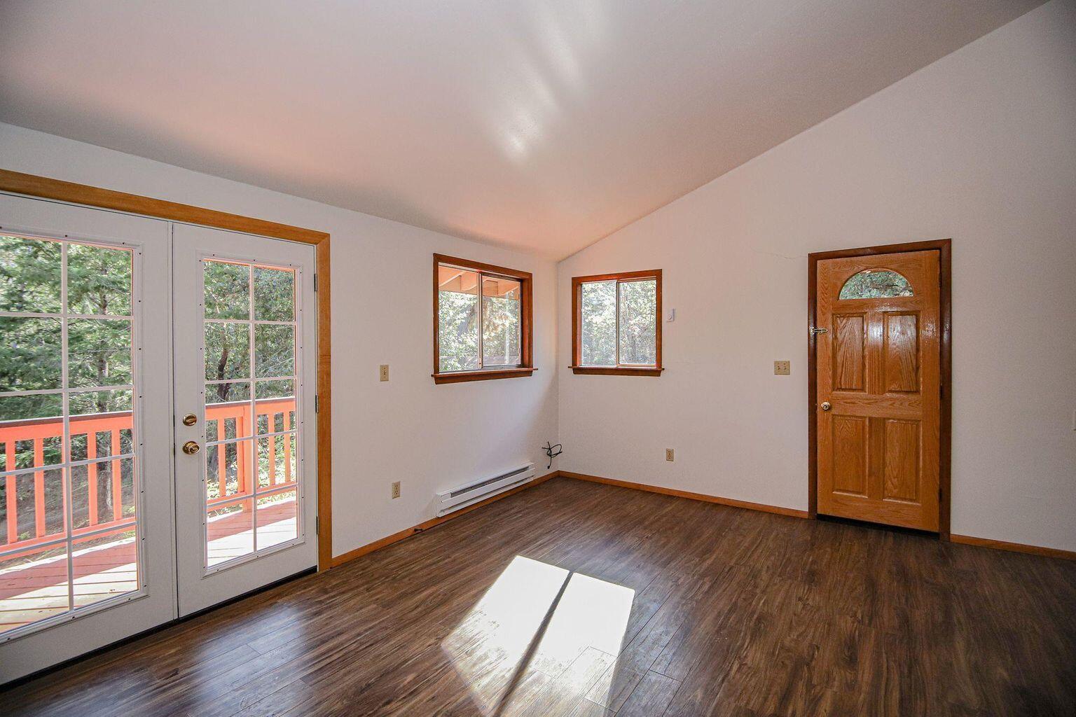 175 Earhart Road Rogue River, OR 97537 - Photo 4 of 28 Greatroom 2