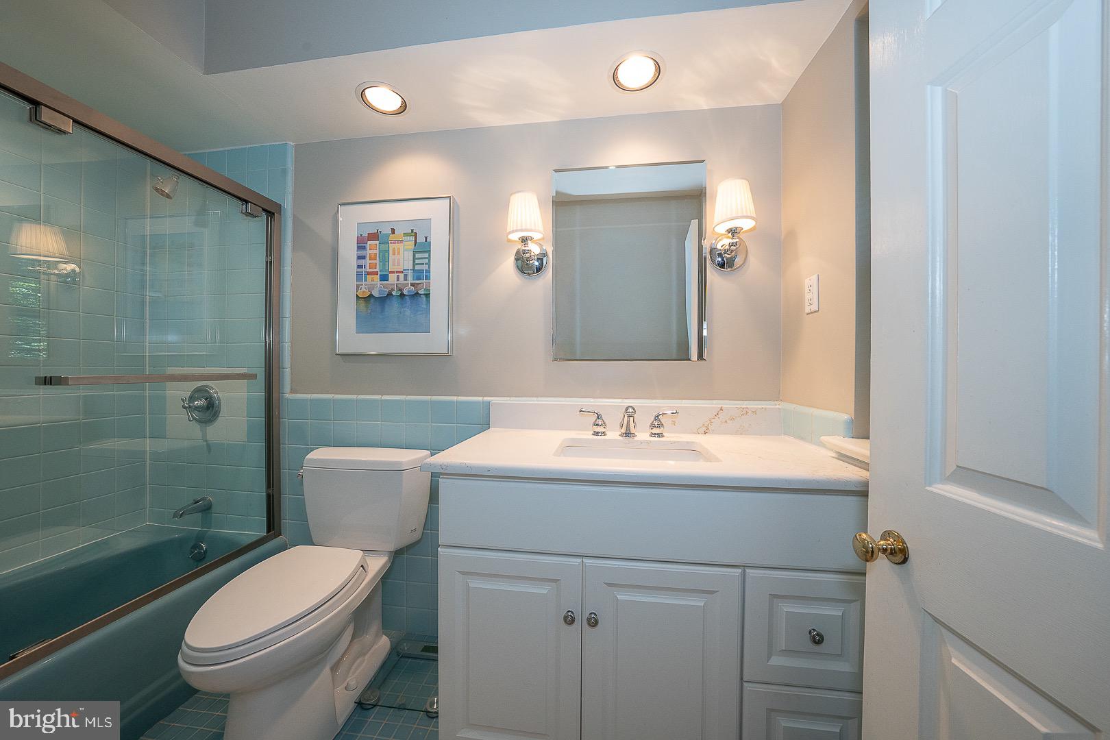 712 Woodcrest Road Wayne, PA 19087 - Photo 16 of 34 Primary Bathroom with quartz top vanity