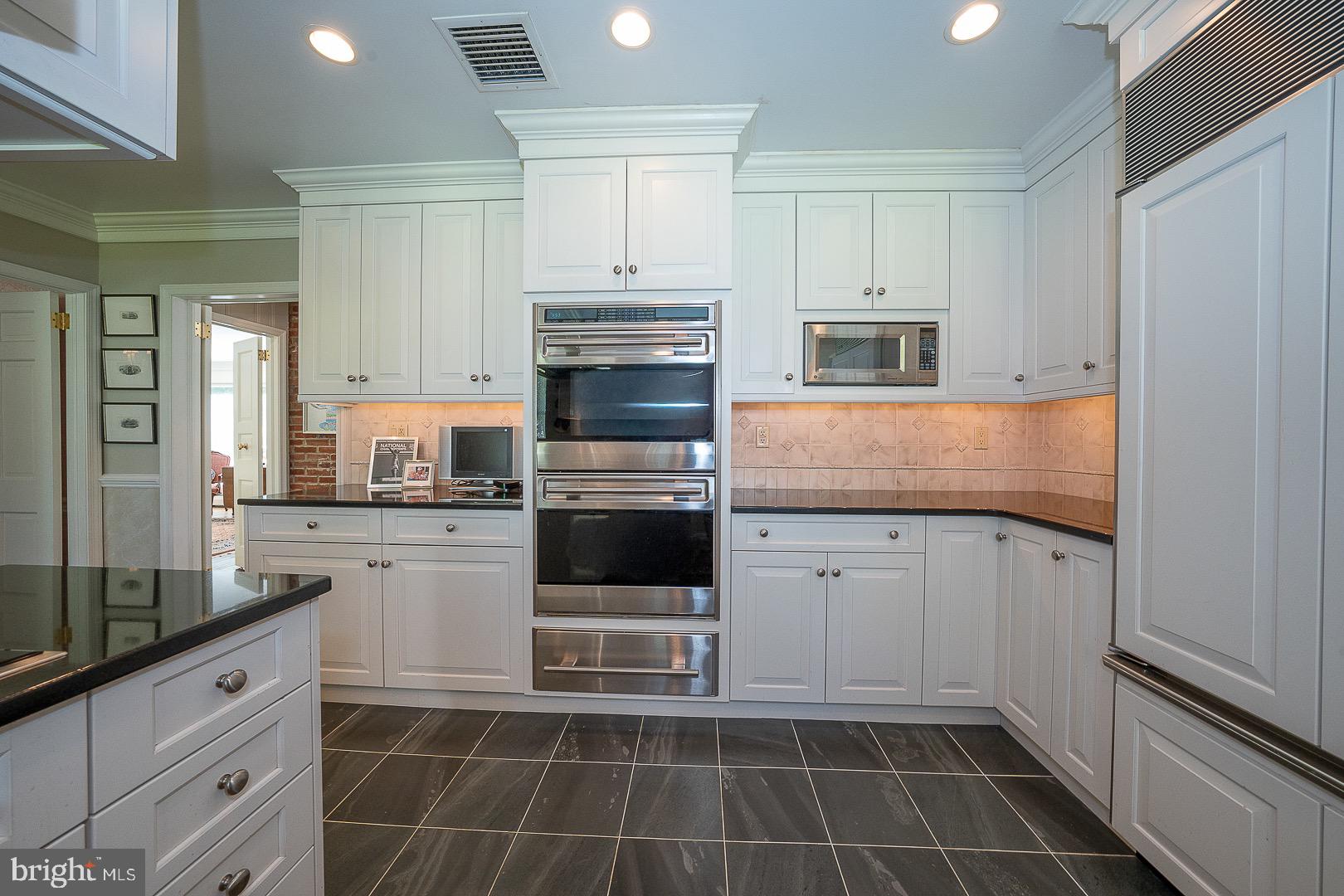 712 Woodcrest Road Wayne, PA 19087 - Photo 4 of 34 Updated Kitchen with stainless appliances