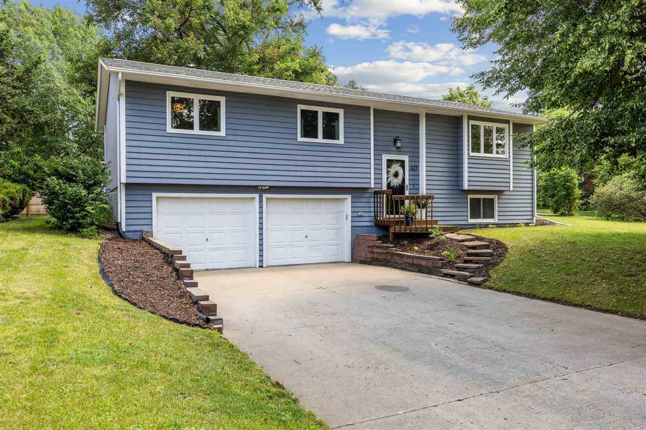 627 Holiday Road Coralville, IA 52241 - Photo 1 of 26 Gallery Image 1