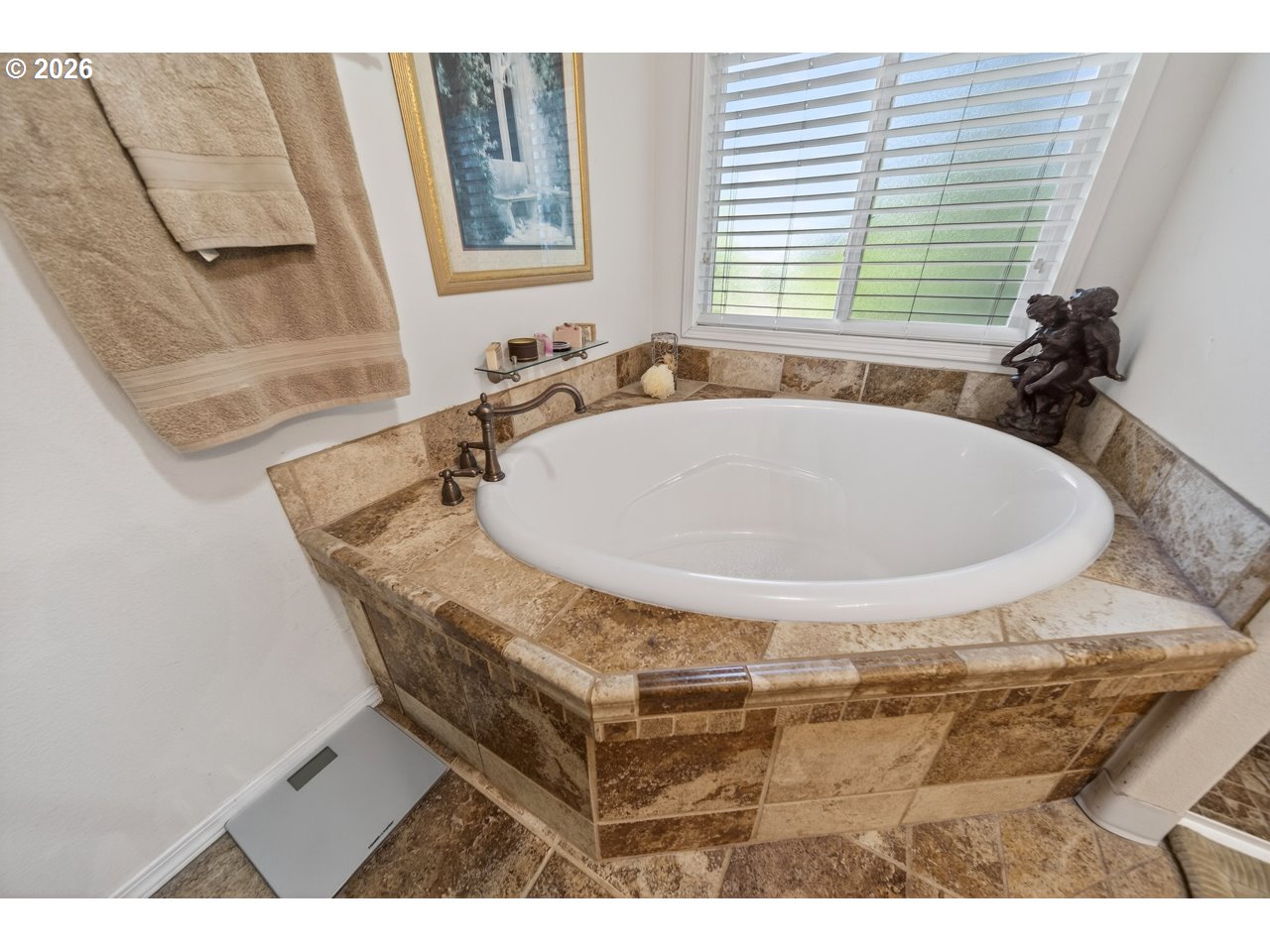 83239 North Pioneer Road Florence, OR 97439 - Photo 23 of 48 En Suite Bathroom