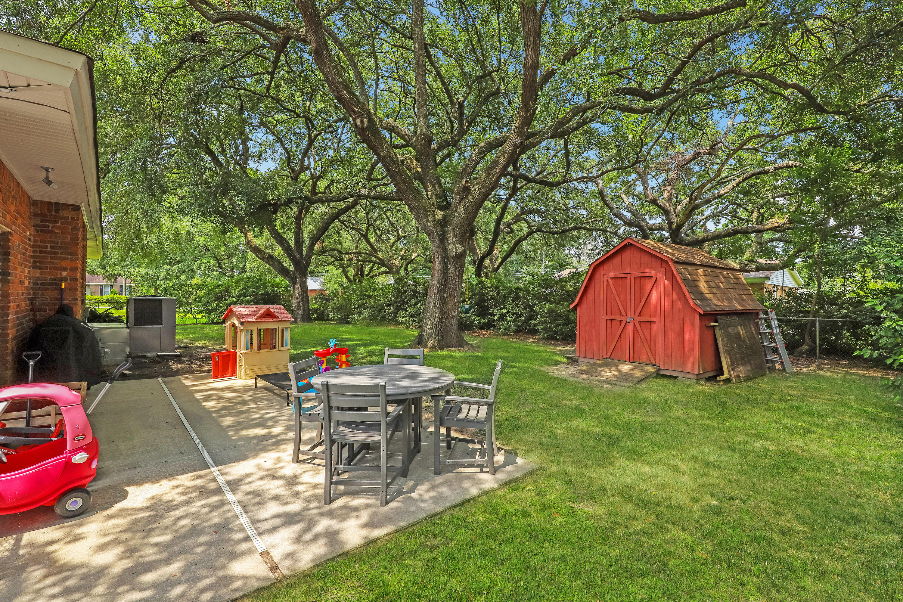 67 Boardman Road Charleston, SC 29407 - Photo 25 of 35 backyard with gorgeous oaks