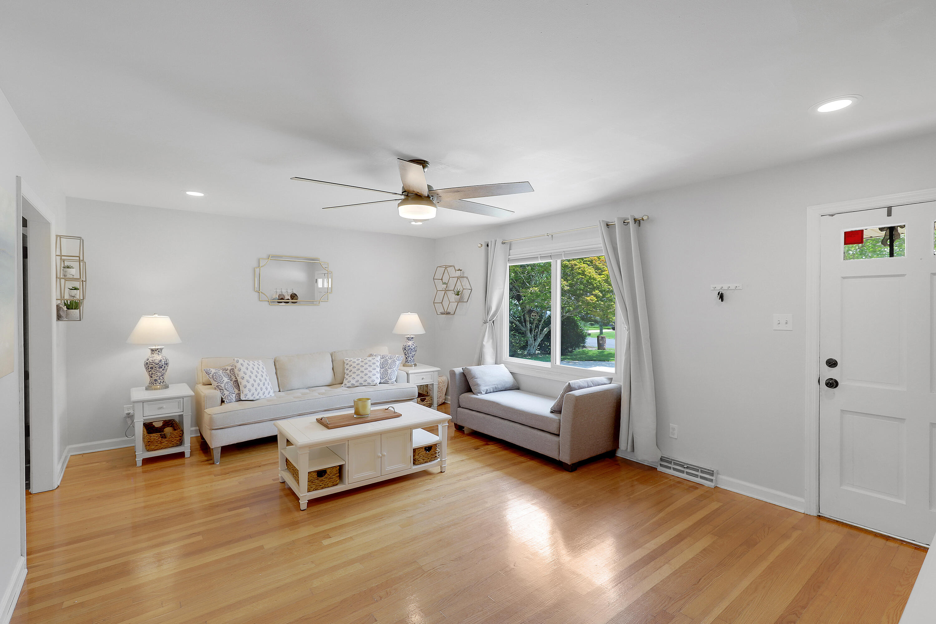 67 Boardman Road Charleston, SC 29407 - Photo 6 of 35 light filled space