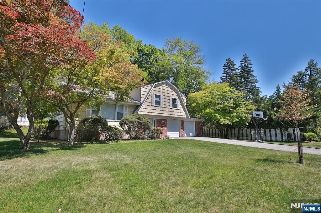 124 Lenox Avenue Demarest, NJ 07627 - Photo 3 of 30