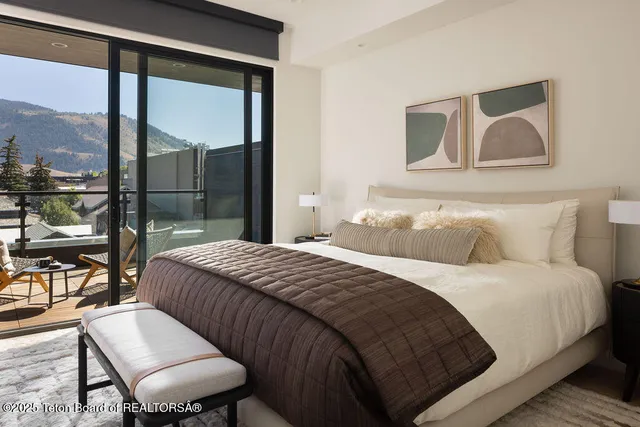 $6,450,000 | 165 Glenwood Street, Unit 29, Jackson, WY 83001
