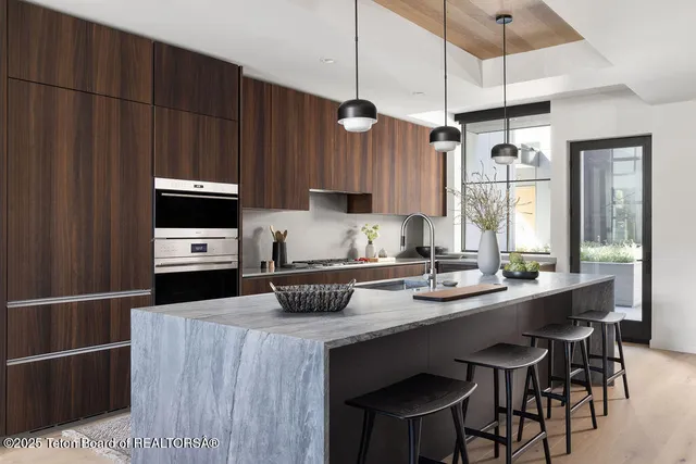 $6,450,000 | 165 Glenwood Street, Unit 29, Jackson, WY 83001