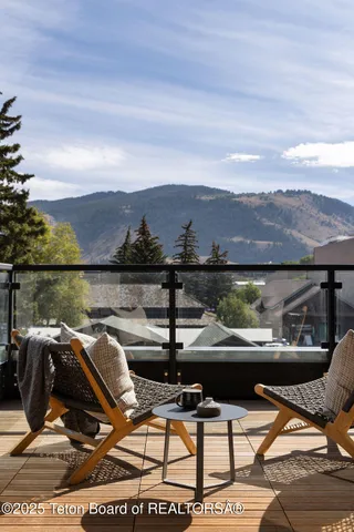 $6,450,000 | 165 Glenwood Street, Unit 29, Jackson, WY 83001