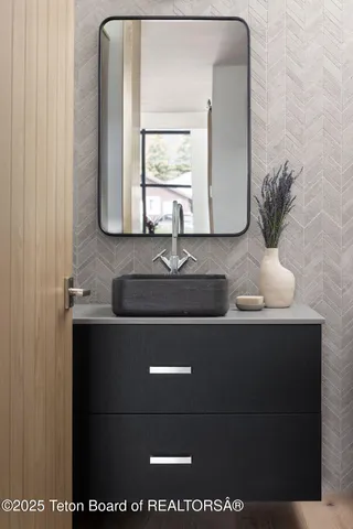 $6,450,000 | 165 Glenwood Street, Unit 29, Jackson, WY 83001