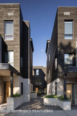 $6,450,000 | 165 Glenwood Street, Unit 29, Jackson, WY 83001