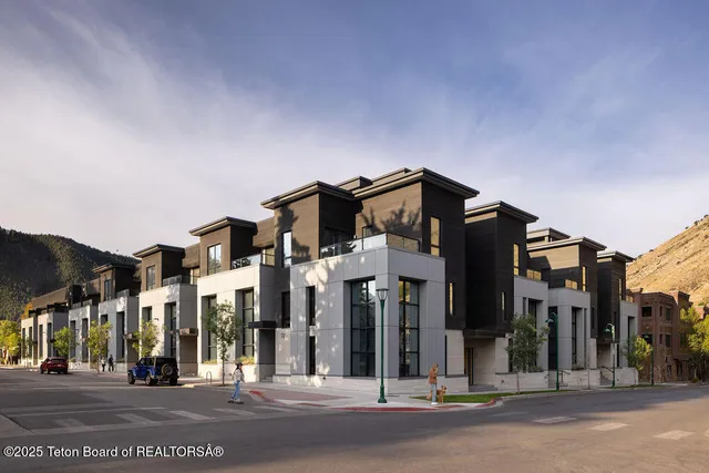 $6,450,000 | 165 Glenwood Street, Unit 29, Jackson, WY 83001