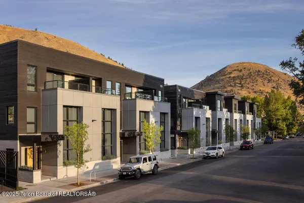 $6,450,000 | 165 Glenwood Street, Unit 29, Jackson, WY 83001