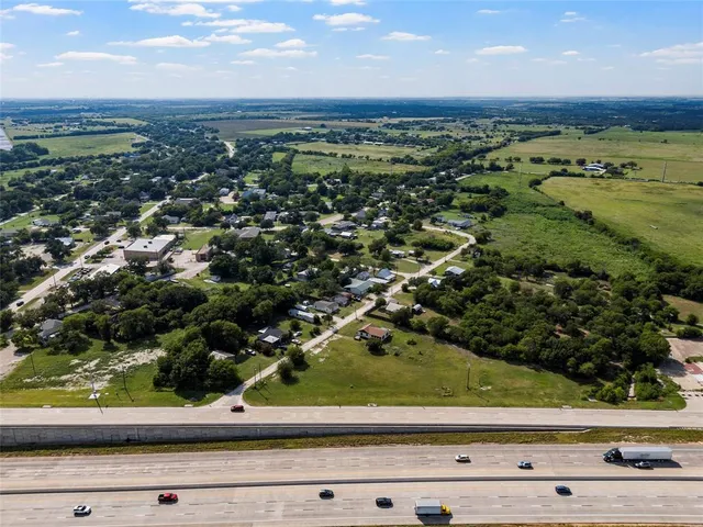 a view of a tennis court