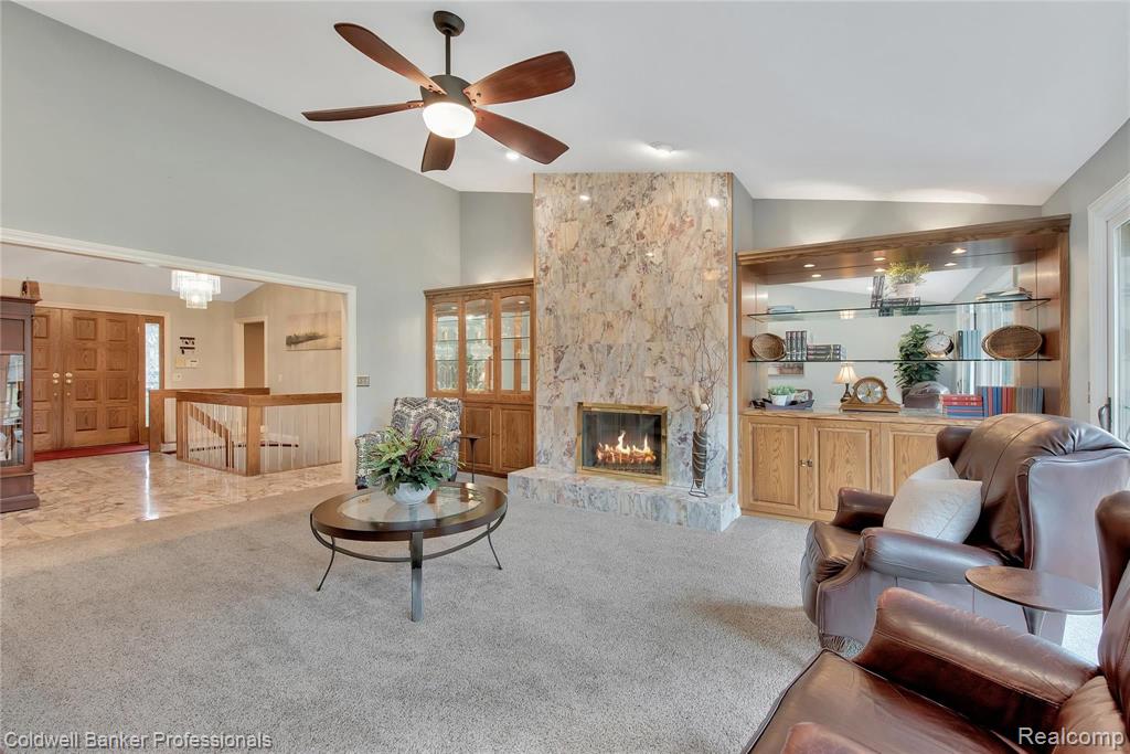 135 West Hickory Grove Road Bloomfield Hills, MI 48304 - Photo 9 of 42