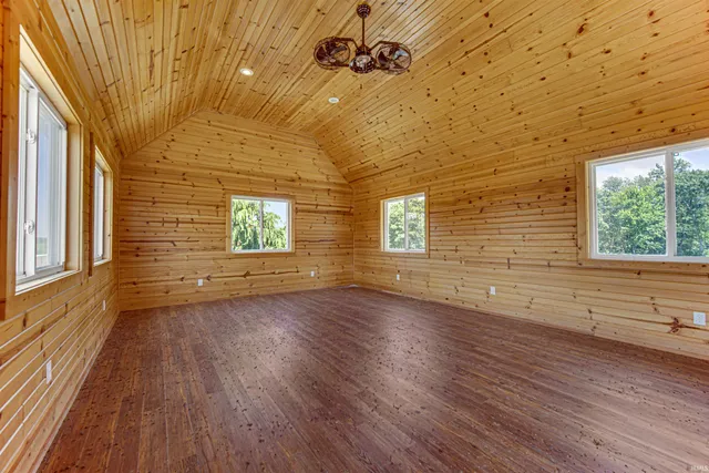 $1,450,000 | 5832 South 750 East, Knox, IN 46534