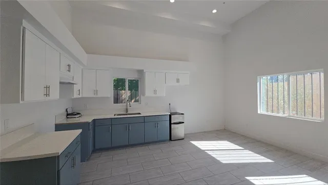 $2,900 | 10413 1/2 Avalon Boulevard, Los Angeles, CA 90003