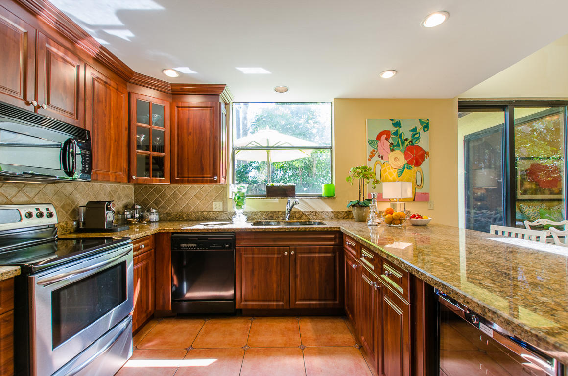 5789 Fox Hollow Drive, Unit C Boca Raton, FL 33486 - Photo 15 of 47 54 Kitchen- Garden View