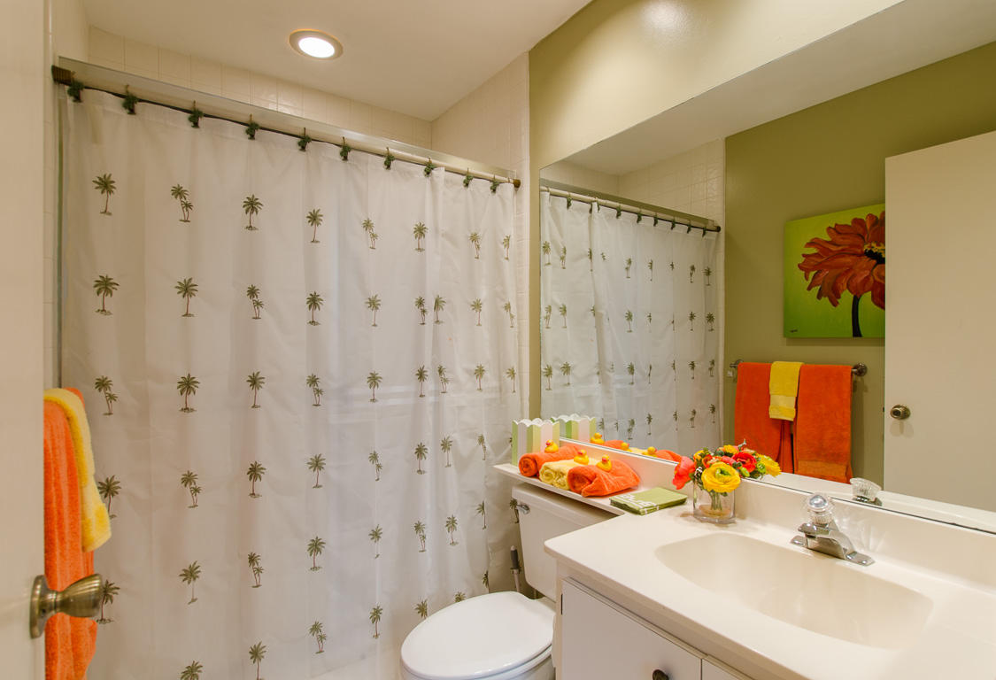 5789 Fox Hollow Drive, Unit C Boca Raton, FL 33486 - Photo 26 of 47 48- Guest Bath