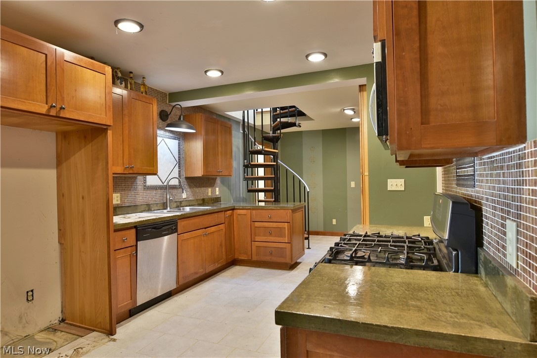 8637 Howland Springs Road Southeast Warren, OH 44484 - Photo 9 of 35 Gallery Image 9