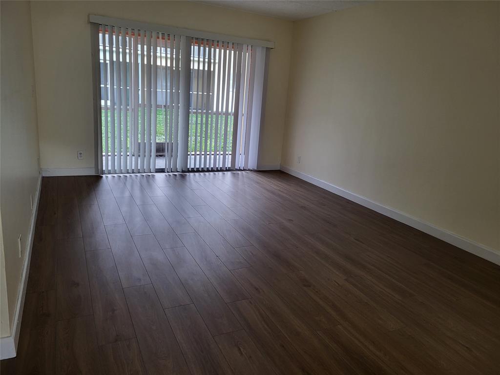 1501 Crescent Circle, Unit B12 West Palm Beach, FL 33403 - Photo 6 of 11