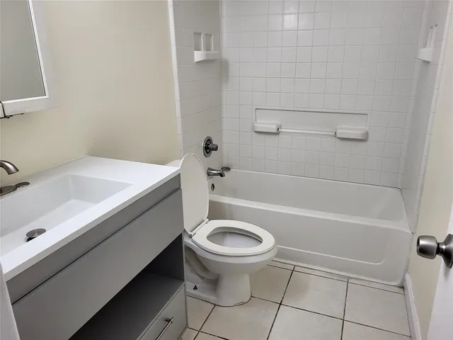 $1,595 | 1501 Crescent Circle, Unit B12, West Palm Beach, FL 33403