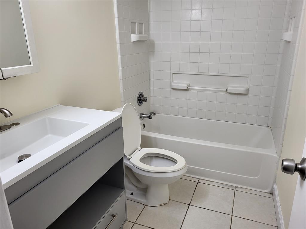 1501 Crescent Circle, Unit B12 West Palm Beach, FL 33403 - Photo 7 of 11