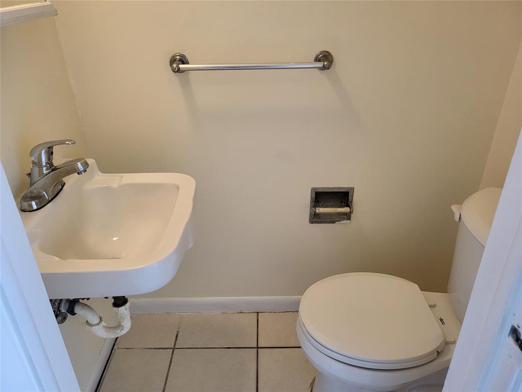 1501 Crescent Circle, Unit B12 West Palm Beach, FL 33403 - Photo 10 of 11