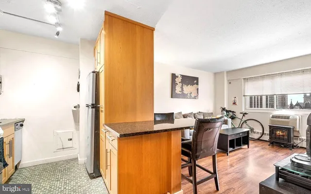 a view of a livingroom with furniture and a livingroom