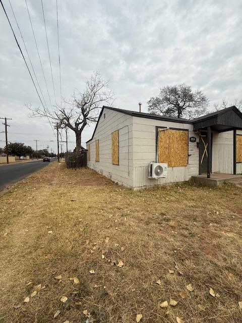 2024 37th Street Lubbock, TX 79412 - Photo 2 of 8 a front view of house with yard