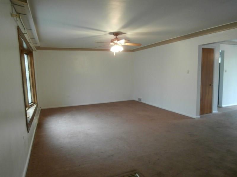 1461 Prospect Road Baldwin, PA 15227 - Photo 2 of 25 LIVING ROOM ..VERY SPACIOUS