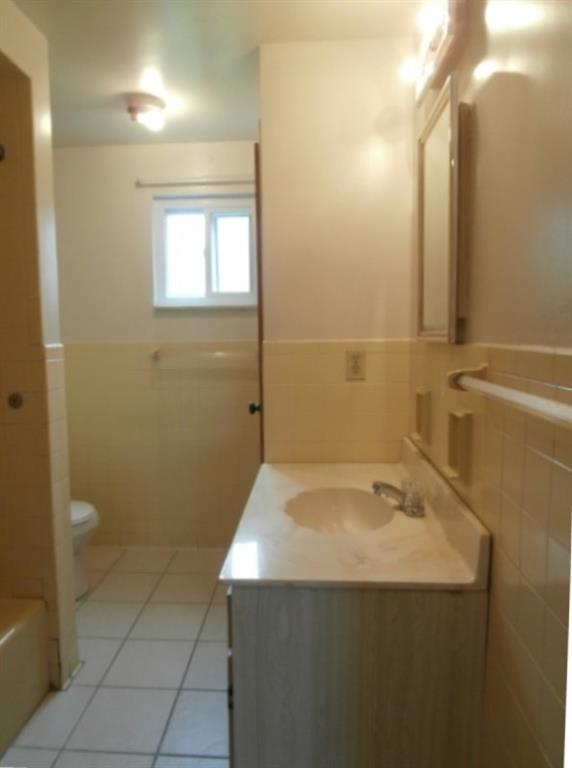 1461 Prospect Road Baldwin, PA 15227 - Photo 17 of 25 MAIN BATH 2ND FLOOR