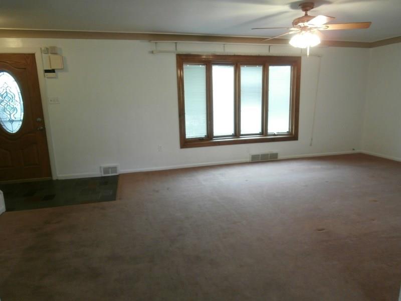 1461 Prospect Road Baldwin, PA 15227 - Photo 3 of 25 LIVING ROOM