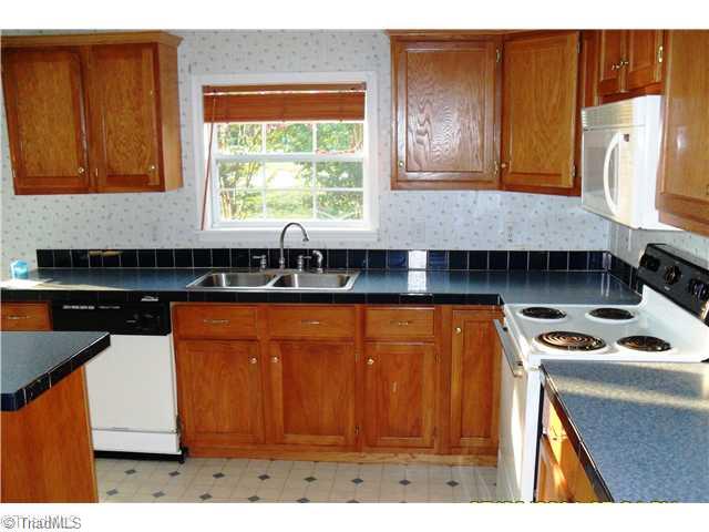 1008 Ritters Lake Road Greensboro, NC 27406 - Photo 4 of 16 Kitchen.