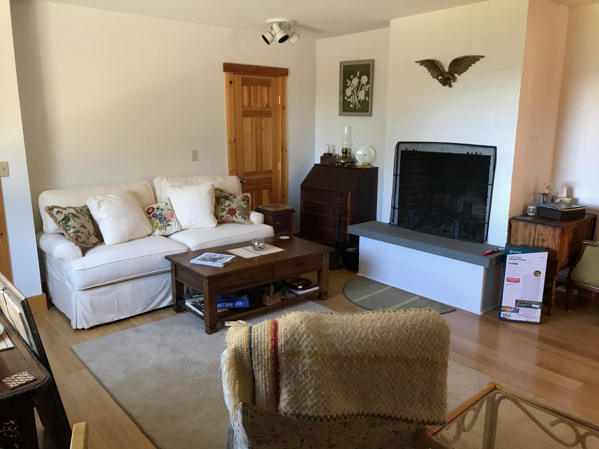 443 Ferry Road Islesboro, ME 04848 - Photo 13 of 25 LivingRMIMG_0305