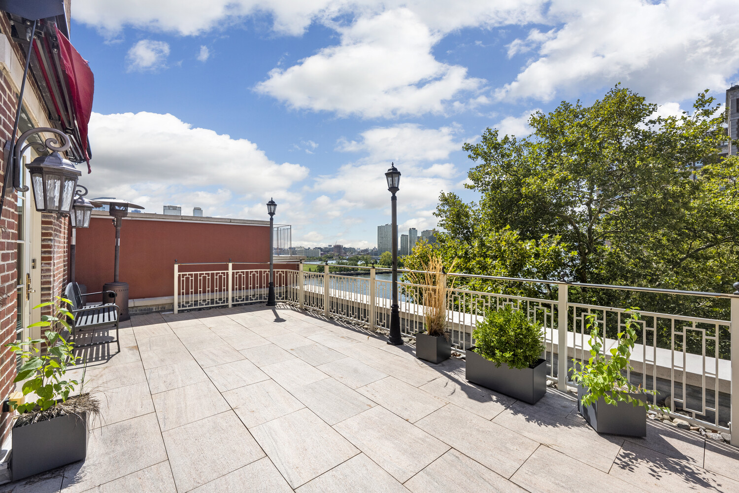 6 Sutton Square Manhattan, NY 10022 - Photo 13 of 22