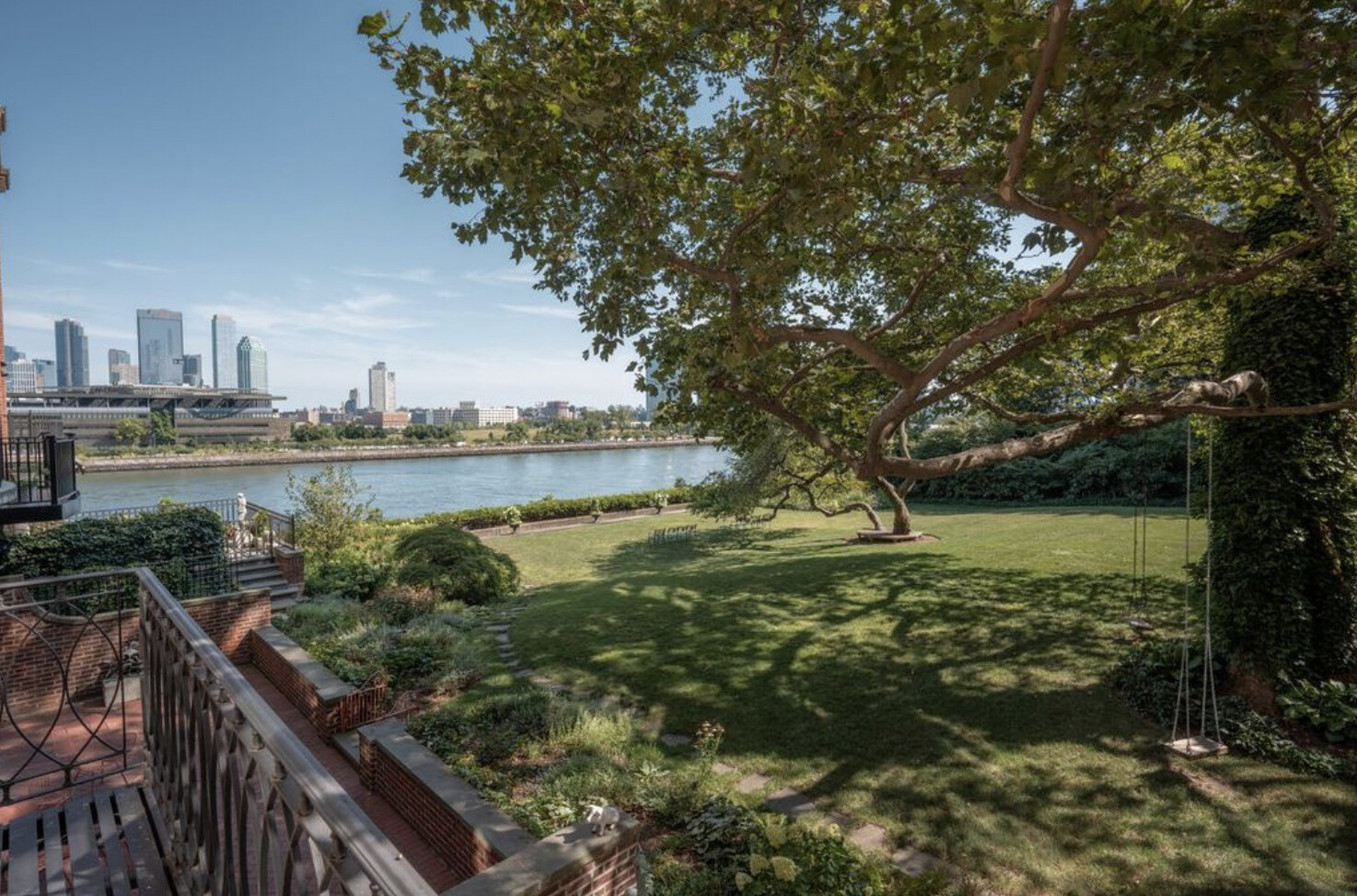 6 Sutton Square Manhattan, NY 10022 - Photo 3 of 22