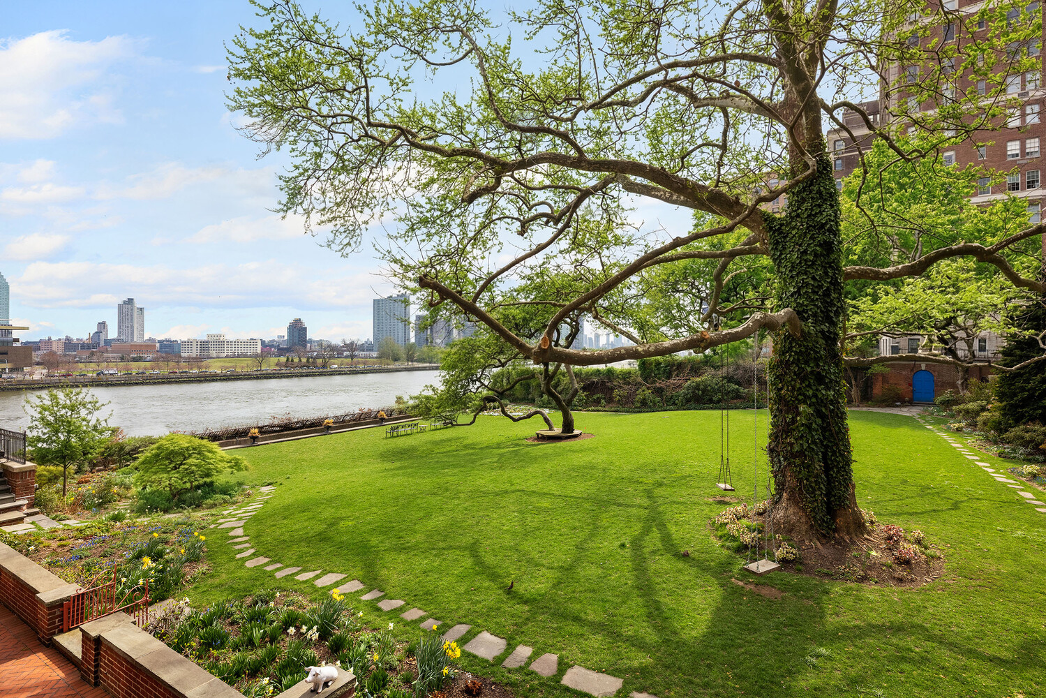 6 Sutton Square Manhattan, NY 10022 - Photo 42 of 48