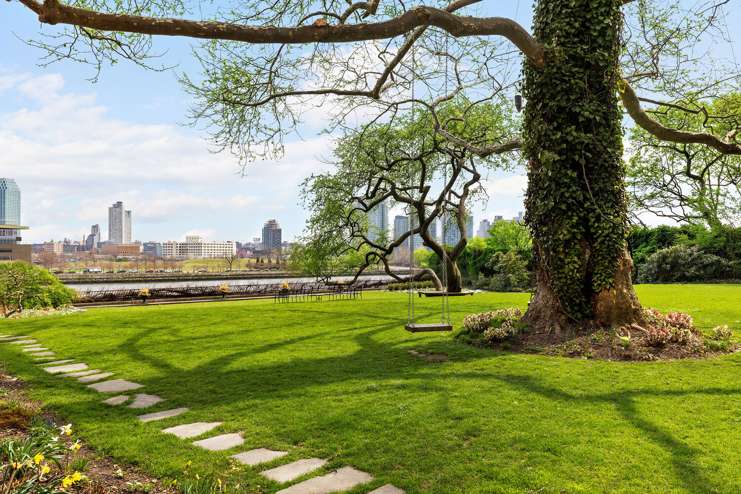 6 Sutton Square Manhattan, NY 10022 - Photo 43 of 48