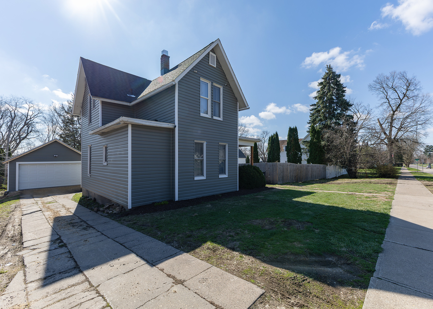 1613 North 4th Street Clinton, IA 52732 - Photo 3 of 23