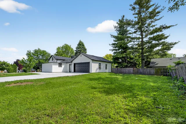 $2,700 | 4405 Greenwood Road, Woodstock, IL 60098