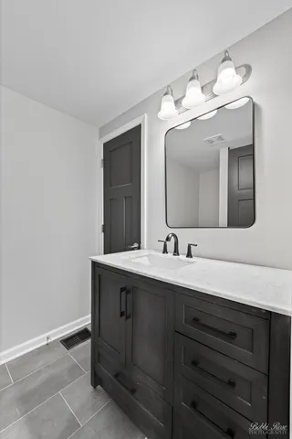 $2,700 | 4405 Greenwood Road, Woodstock, IL 60098