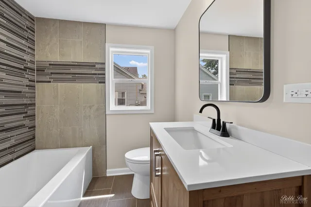 $2,700 | 4405 Greenwood Road, Woodstock, IL 60098