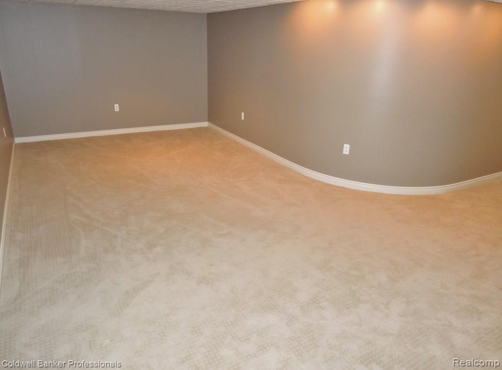 2886 Current Drive Rochester, MI 48309 - Photo 28 of 36 29 (1024x755).jpg