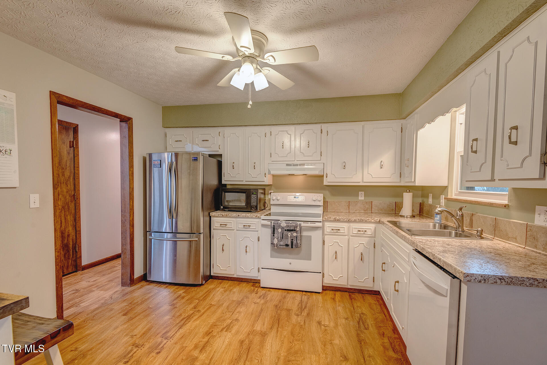 225 Plainview Heights Circle Greeneville, TN 37745 - Photo 12 of 62 Shandi-225-Plainview-Heights-Interior_00