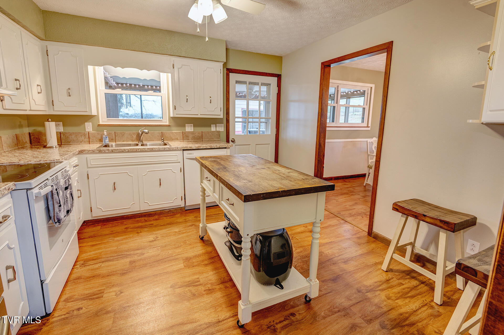 225 Plainview Heights Circle Greeneville, TN 37745 - Photo 14 of 62 Shandi-225-Plainview-Heights-Interior_00