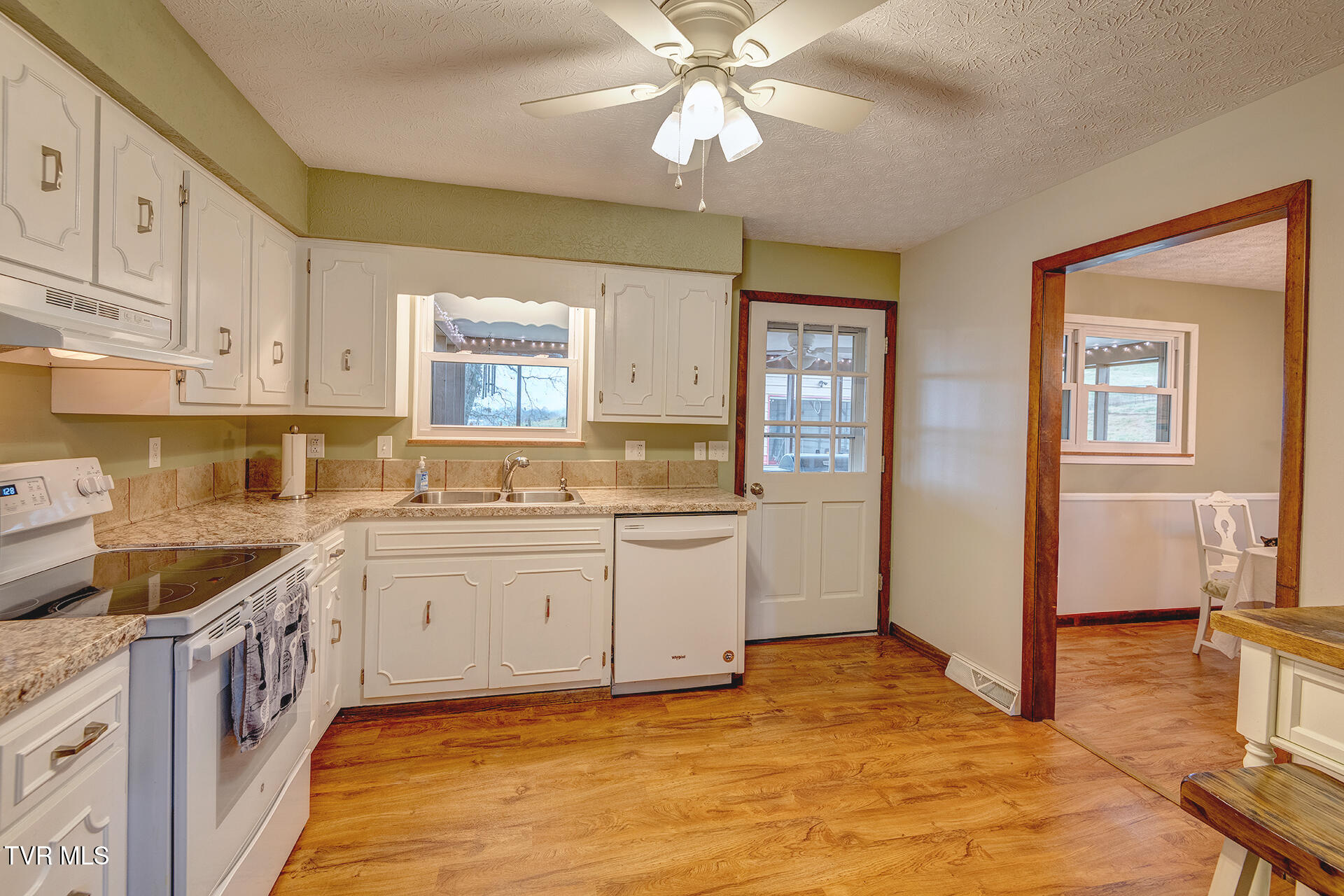 225 Plainview Heights Circle Greeneville, TN 37745 - Photo 15 of 62 Shandi-225-Plainview-Heights-Interior_99