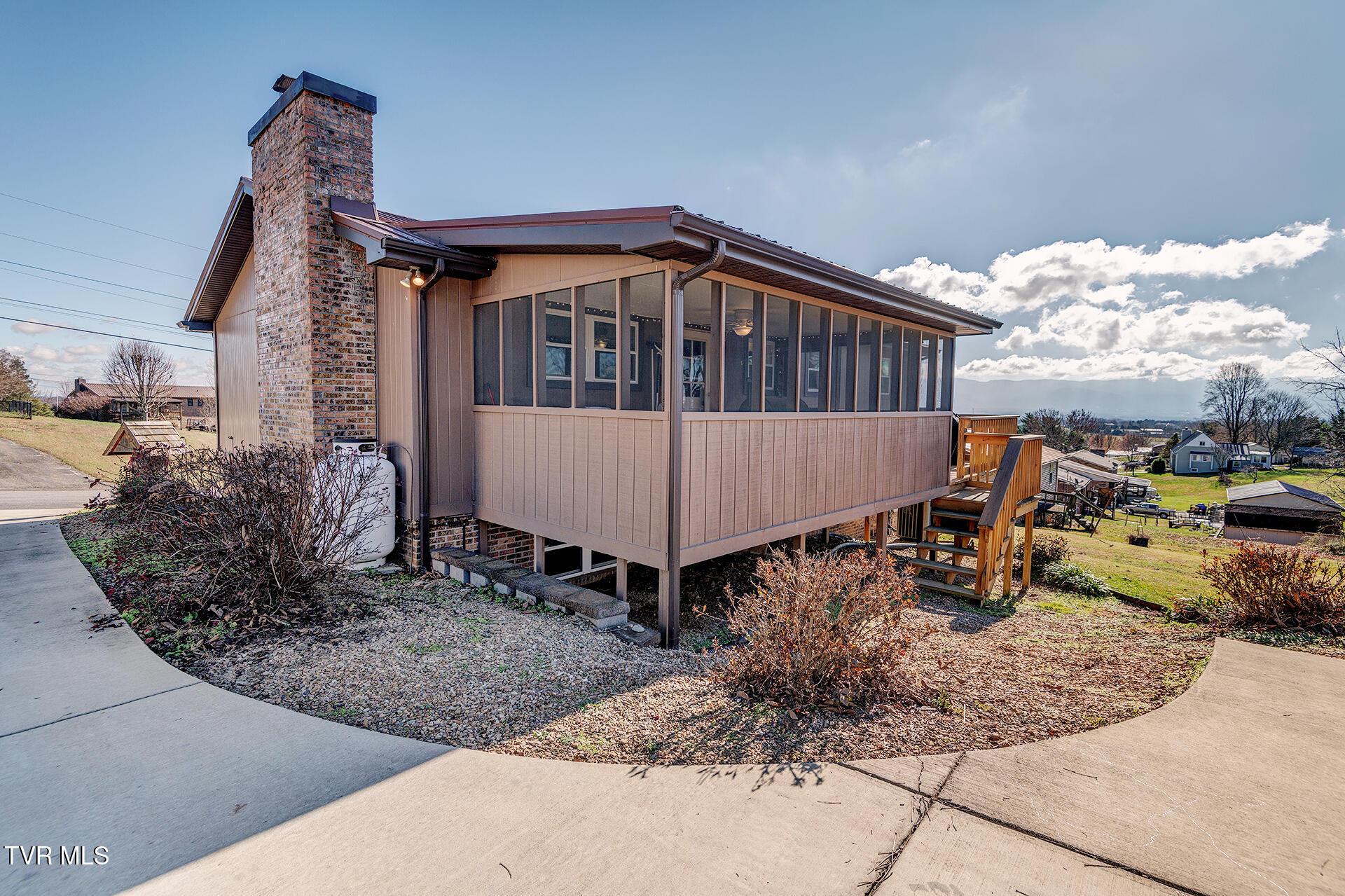 225 Plainview Heights Circle Greeneville, TN 37745 - Photo 4 of 62 Shandi-225-Plainview-Heights-Exterior_04