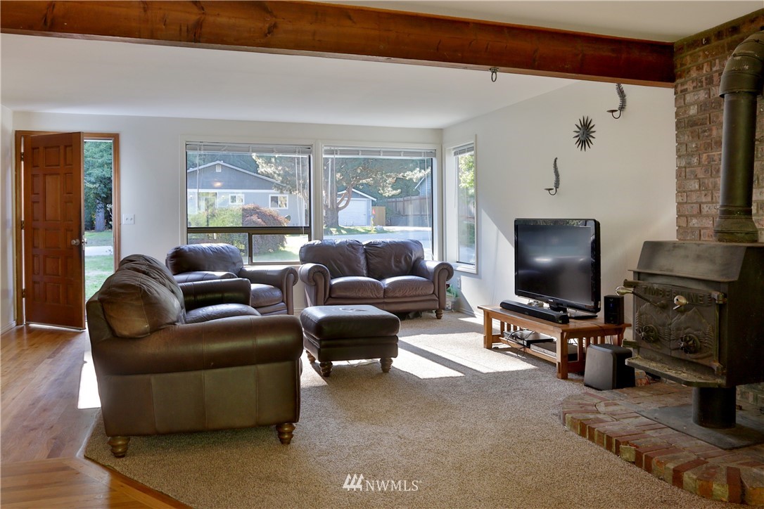 4211 Timberline Road Clinton, WA 98236 - Photo 3 of 25 Gallery Image 3